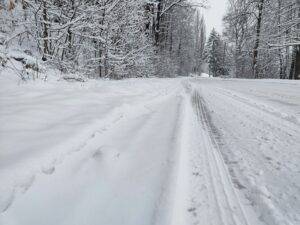 Између „чуда технике“ и залеђеног пута: На Бадњи дан ка бањи Мљечаници