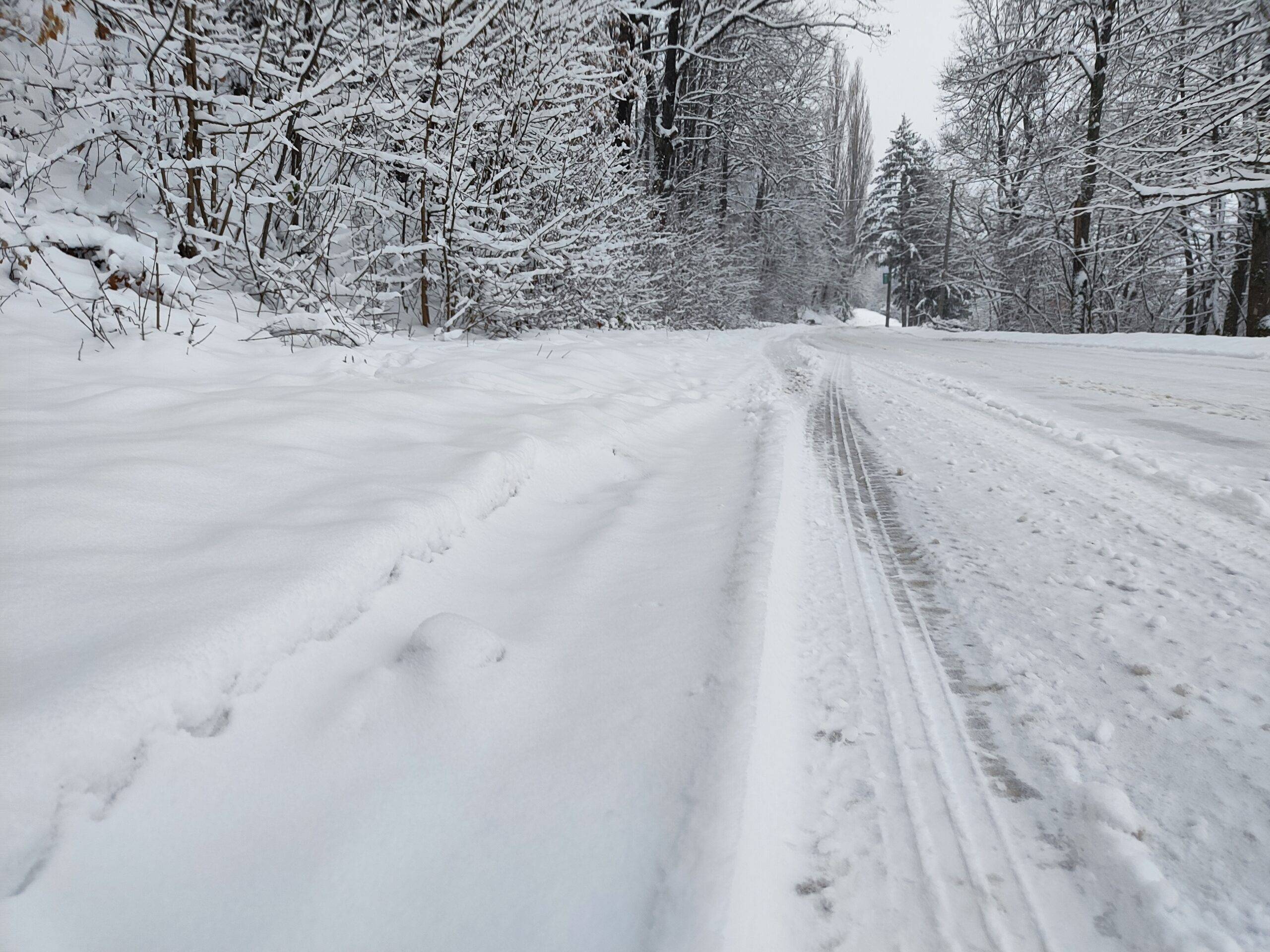 Између „чуда технике“ и залеђеног пута: На Бадњи дан ка бањи Мљечаници