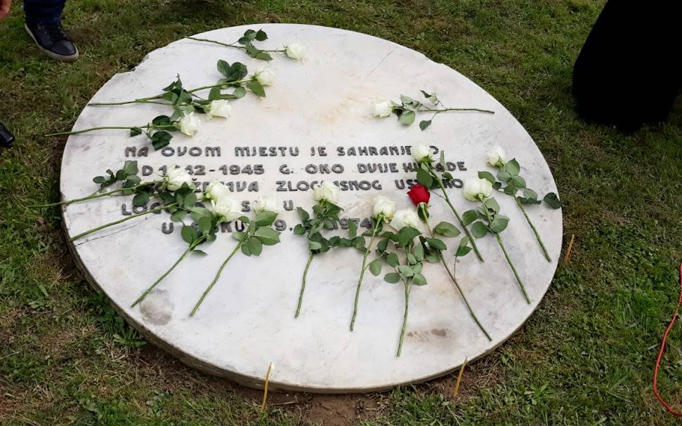 ИЗМЕЂУ ПАРКА И ПАКЛА