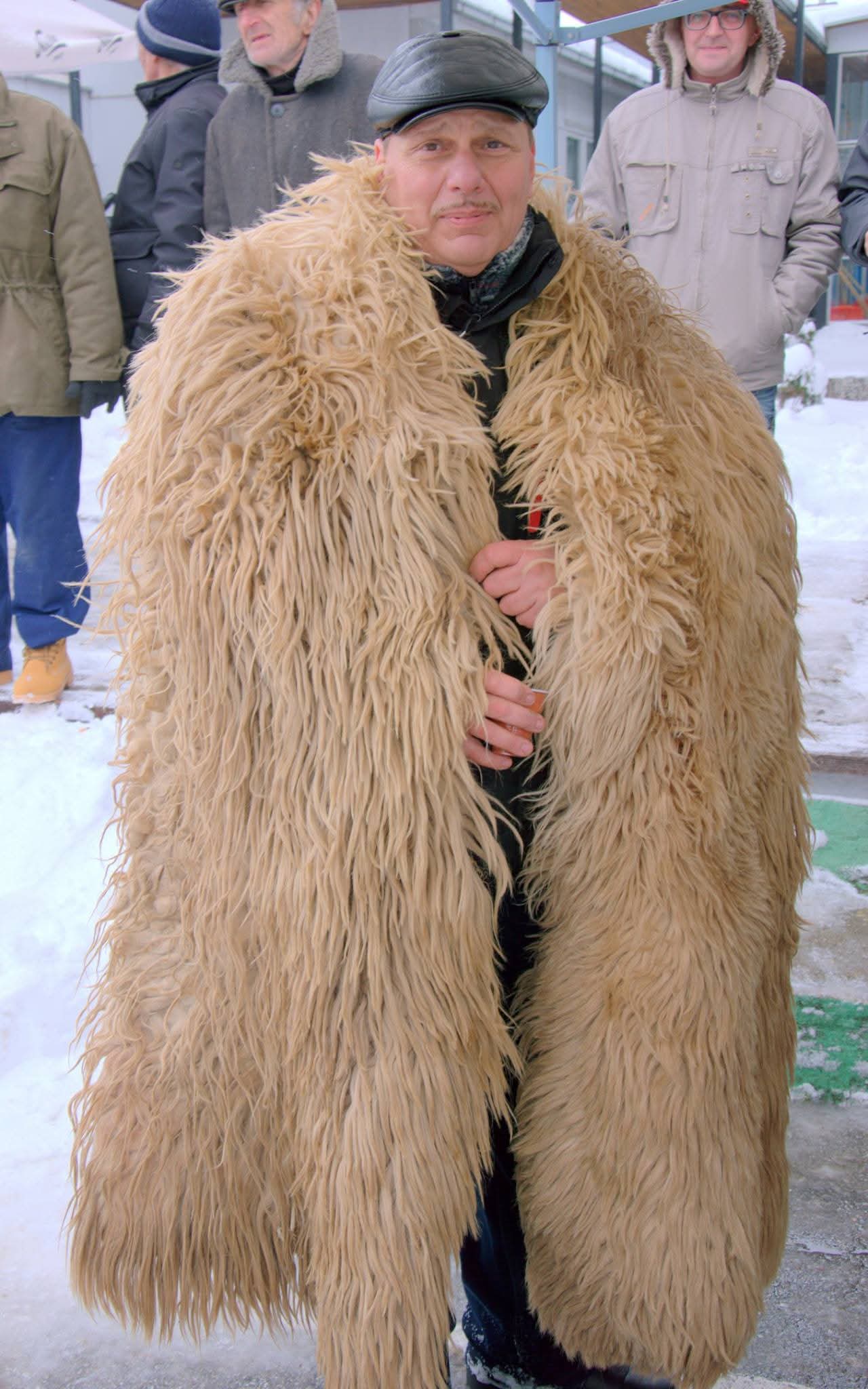 ЦРНИ БИСЕРИ БАЛКАНА И КАРПАТА: ОГЛЕД О ТРИ ПАСТИРСКА ПЛЕМЕНA
