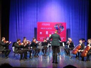 ПОЗОРИШТЕ ПРИЈЕДОР: ТАМО ГДЕ КУЛТУРА ПОСТАЈЕ СУДБИНА СЕЋАЊА, МАГИЈА СЦЕНЕ И СЕДАМ ДЕЦЕНИЈА ТРАЈАЊА