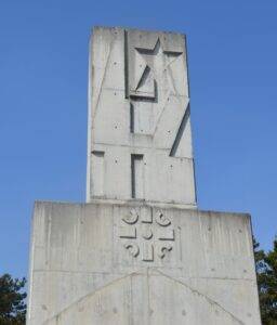 КУЛТУРОЛОШКИ ФАЛСИФИКАТ НА ОБРОНЦИМА КОЗАРЕ „ДОМ ЖИВИХ СЕЋАЊА” ИЛИ КУЋА НАКНАДНЕ ПАМЕТИ: Како је Патрија постала полигон за цртање историје?